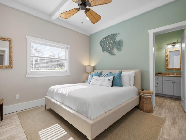 Four Bedroom Vacation Home in Holmes Beach Close to Beach
